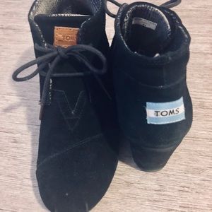 Toms wedges